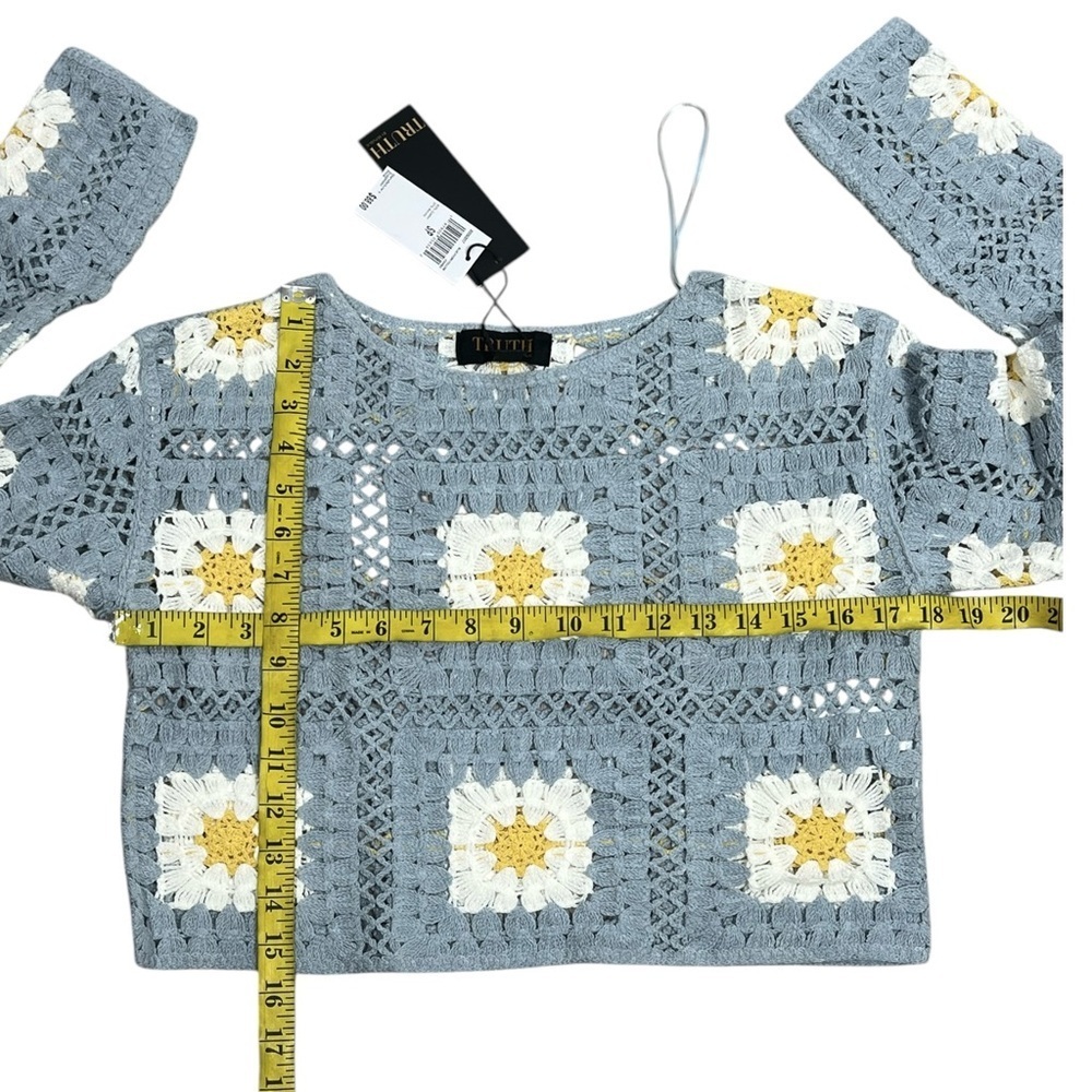 Truth by Republic cropped granny square sweater in blue yellow and white Size S - Picture 7 of 7